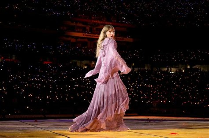 Photos of Taylor Swift & More – Hollywood Life
