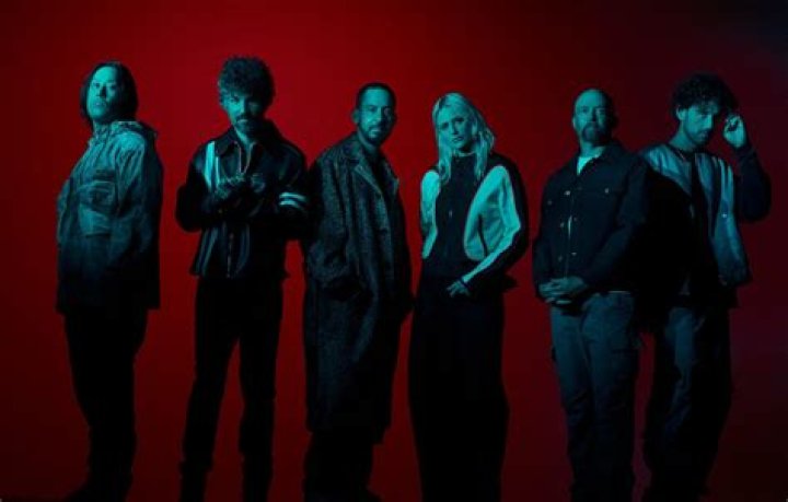 Photos Of The Linkin Park Singer – Hollywood Life