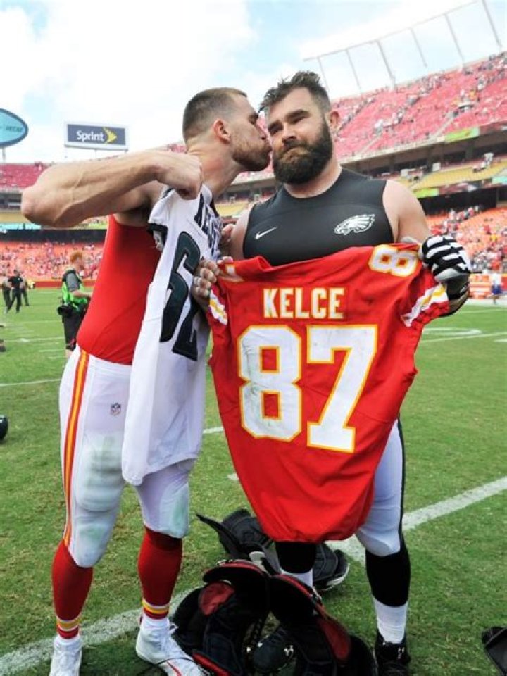Photos Of The NFL Player Brothers – Hollywood Life