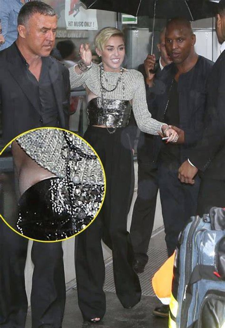 [PHOTOS] Shocking Nip Slips — Kim Kardashian, Miley Cyrus & More Malfunctions – Hollywood Life