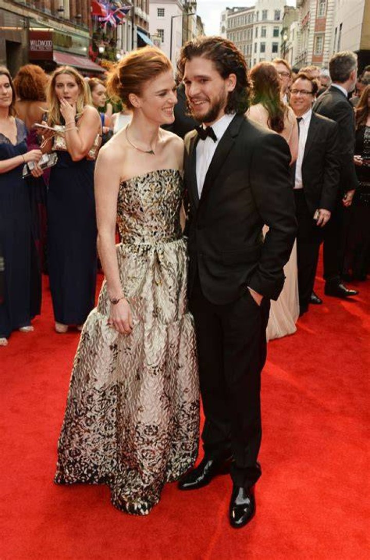 [PIC] Kit Harington & Rose Leslie Dating — Couple Spotted Together – Hollywood Life