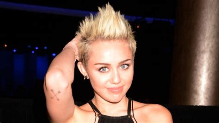 [PIC] Miley Cyrus’ Naked Shower Selfie — Singer Posts Racy Photo – Hollywood Life