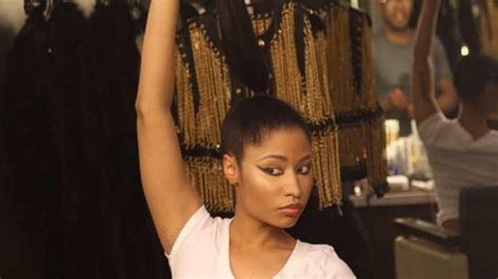 [PIC] Nicki Minaj’s Real Hair — Reveals Her Natural Locks – Hollywood Life
