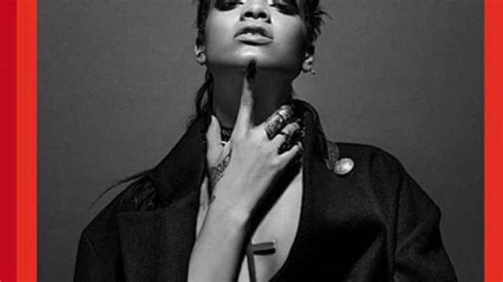 [PIC] Rihanna Goth — She Stuns In Black & White On ‘032c’ Cover – Hollywood Life