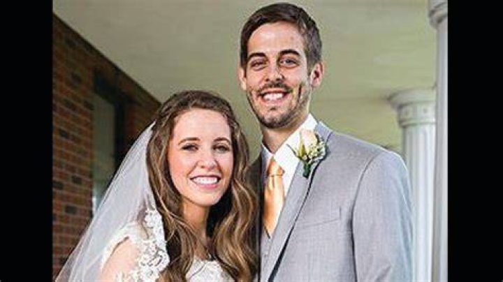 Picks 6 Sisters For Wedding to Derick Dillard – Hollywood Life
