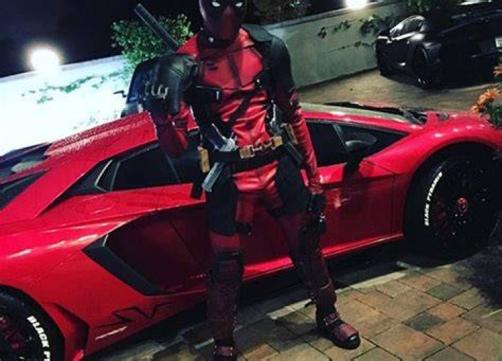[PICS] Chris Brown’s Halloween Costume — See Him Dressed As Deadpool – Hollywood Life