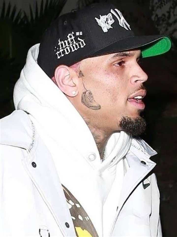 [PICS] Chris Brown’s Tattoo On His Head — See His Intense New Tat – Hollywood Life