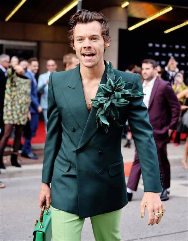 PICS] Harry Styles At Magazine Cover Party — Hotter Than Ever In Suit & Tie – Hollywood Life