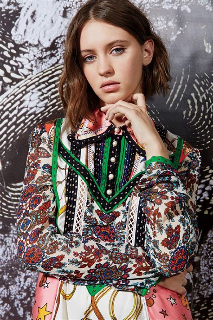[PICS] Iris Law, 15, Stuns In ‘Teen Vogue’ — See Jude Law’s Modeling Daughter – Hollywood Life