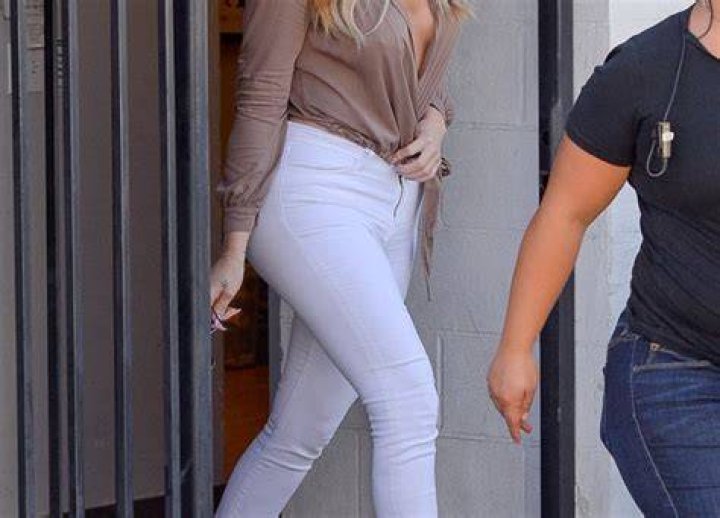 [PICS] Khloe Kardashian’s Nip Slip — Almost Suffers Wardrobe Malfunction – Hollywood Life