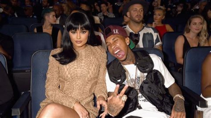 [PICS] Kylie Jenner Carried on the Beach at Tyga’s Music Video — Can’t Walk – Hollywood Life