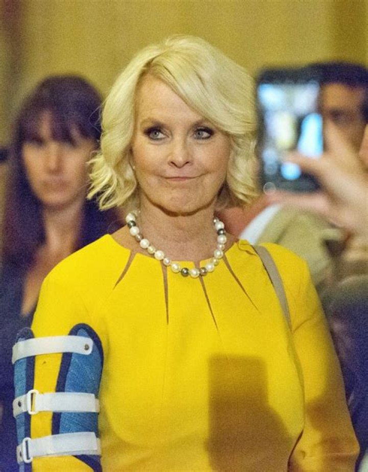 Pics Of Sen. John McCain’s Wife – Hollywood Life