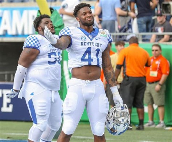 Pics Of The Defensive End/Pass Rusher – Hollywood Life