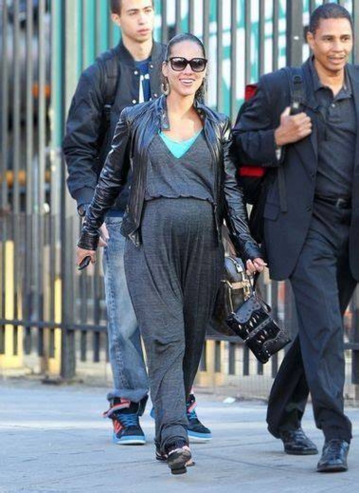 [PICS] Pregnant Celebrities in Bikinis — Jessica Alba, Alicia Keys & More – Hollywood Life