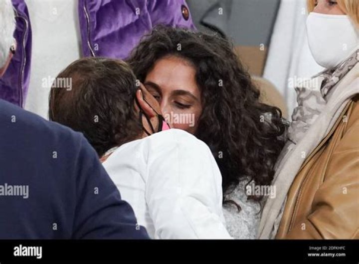 [PICS] Rafael Nadal Kissing Girlfriend Before Australian Open — See PDA – Hollywood Life