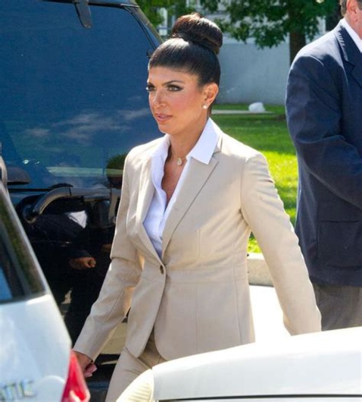 [PICS] Teresa Giudice’s Prison Cell — Take A Look At Where She’s Living – Hollywood Life