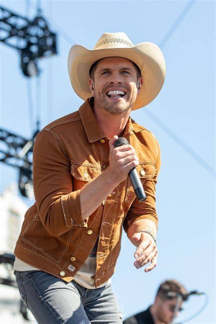 Pictures Of The Country Singer – Hollywood Life