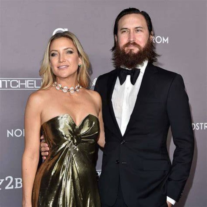 Poor Kate Hudson! Not Only Did You Go Through a Bad Break-Up, But Your Ex-Husband Has a New Baby! – Hollywood Life
