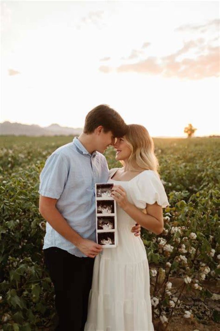 Pregnancy Announcement Photos – Hollywood Life