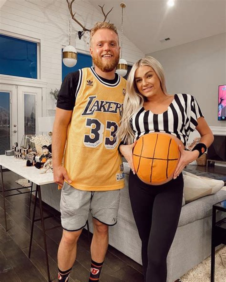 Pregnant Celebs In Baby Bump Halloween Costumes — Adorable Photos – Hollywood Life