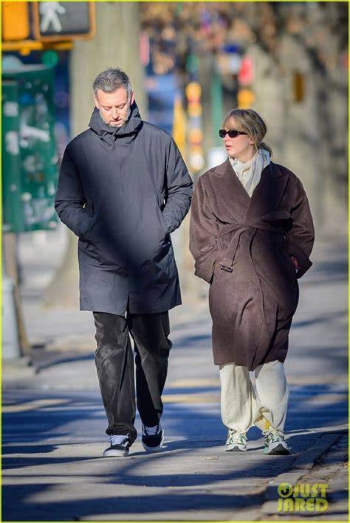 Pregnant Jennifer Lawrence & Hubby Cooke Maroney Stroll Around NYC In Rare PDA Photos