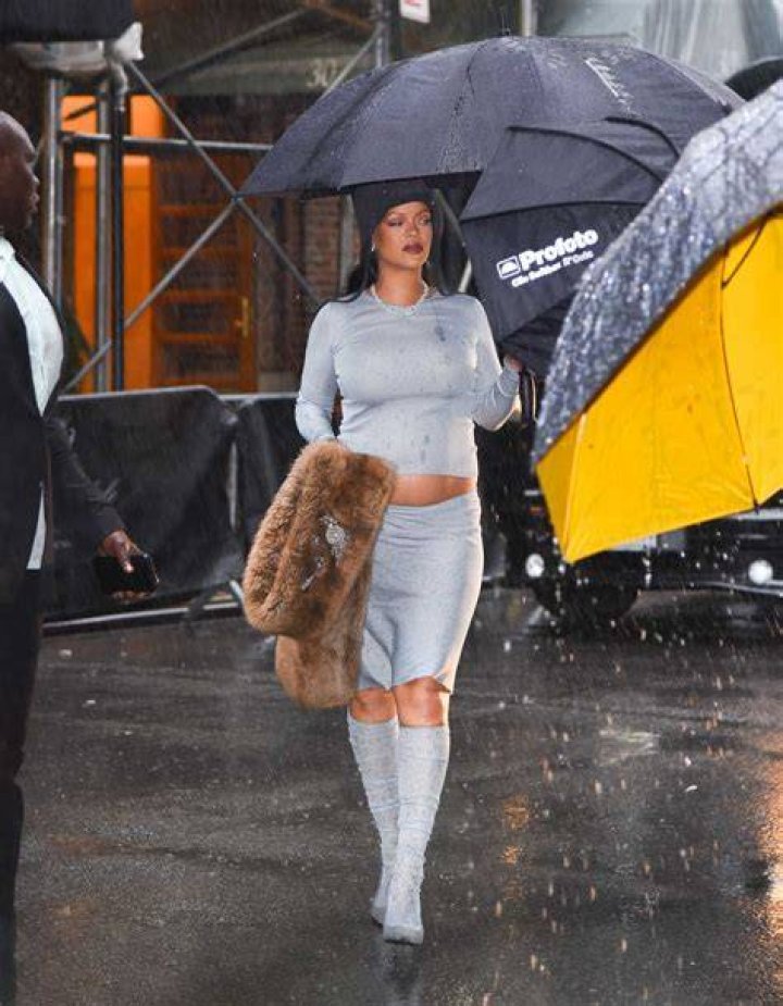 Pregnant Rihanna Reveals New Full Photo Of Her Big Gorgeous Bare Baby Bump