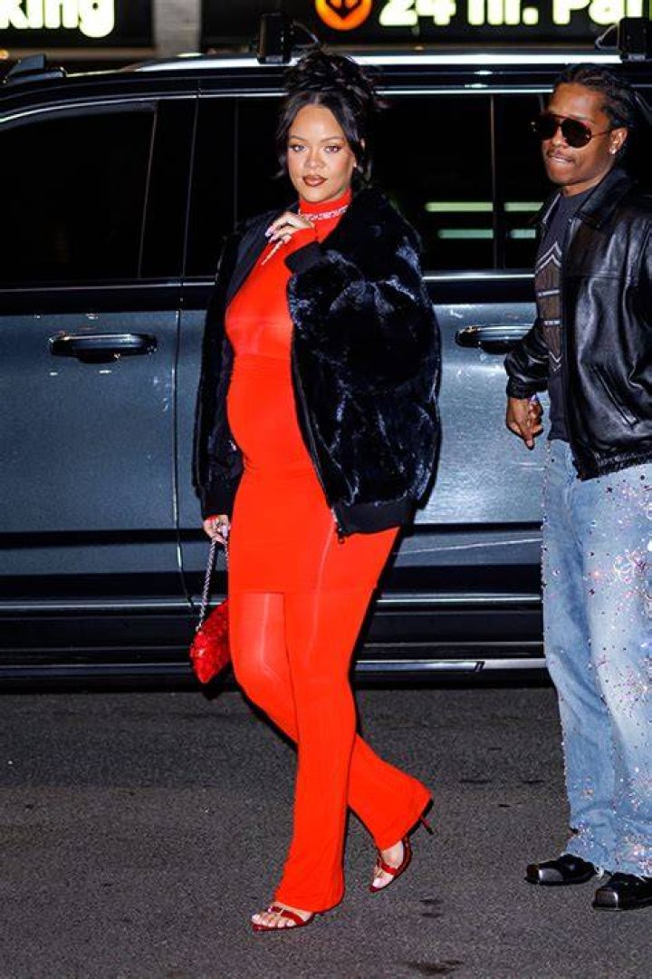 Pregnant Rihanna Rocks Red Outfit While On NYC Date Night With A$AP Rocky – Hollywood Life
