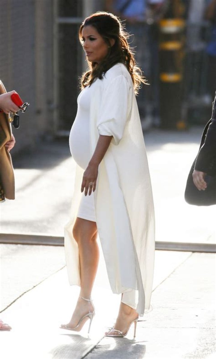 Pregnant Stars In Low-Cut Dresses & Outfits — Photos – Hollywood Life