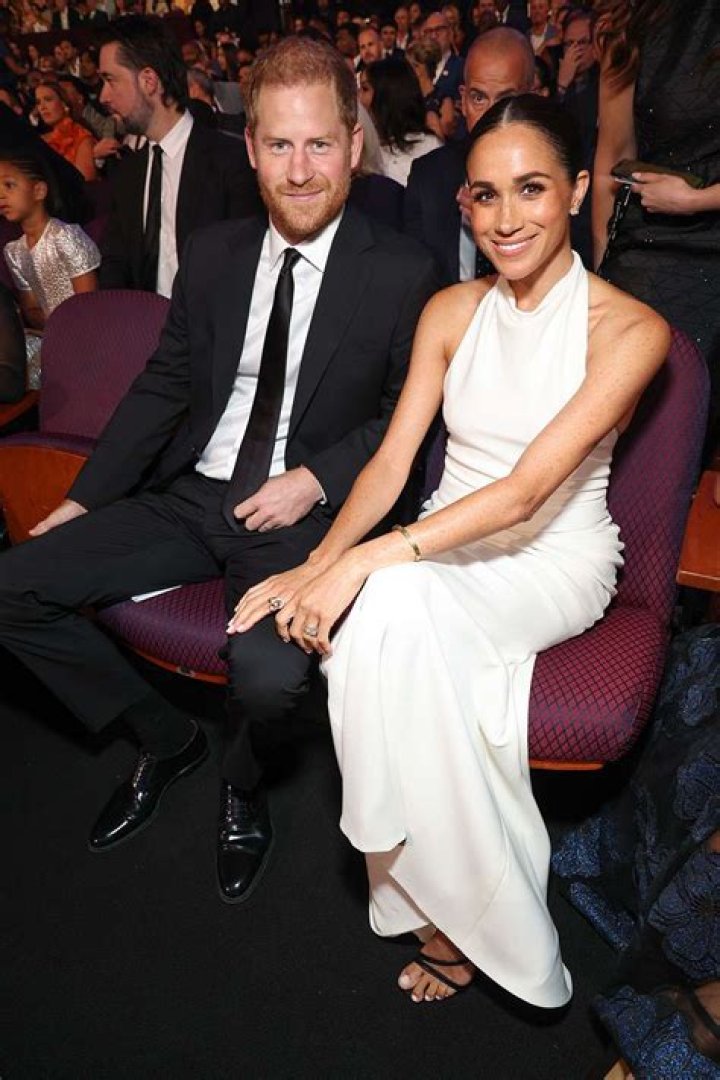 Prince Harry and Meghan Markle Have Date Night at Hockey Game: Video – Hollywood Life