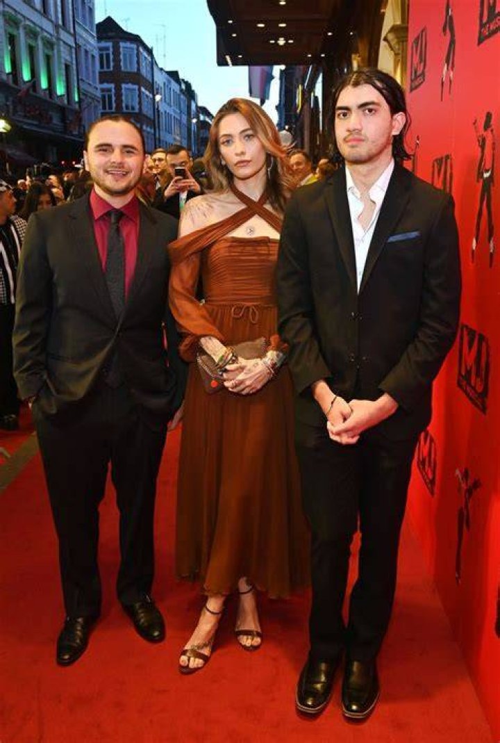 Prince Jackson, 22, & Girlfriend Look So In Love While Posing For Pics Together On Red Carpet