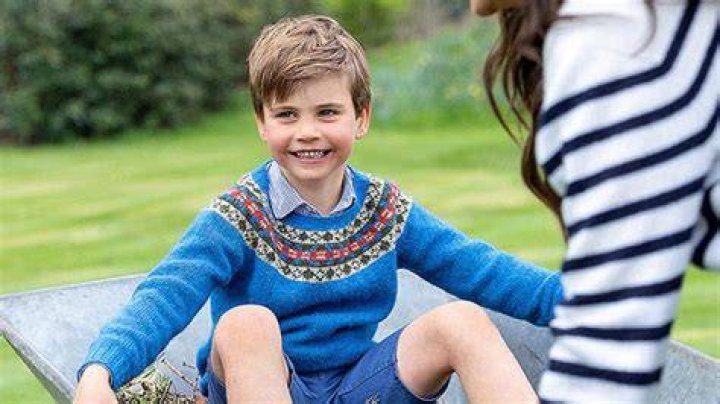 Prince Louis Looks Adorable In 5th Birthday Photos – Hollywood Life