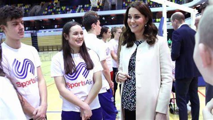 Princess Charlotte, 6, Twins With Kate Middleton In Blue For Easter – Hollywood Life