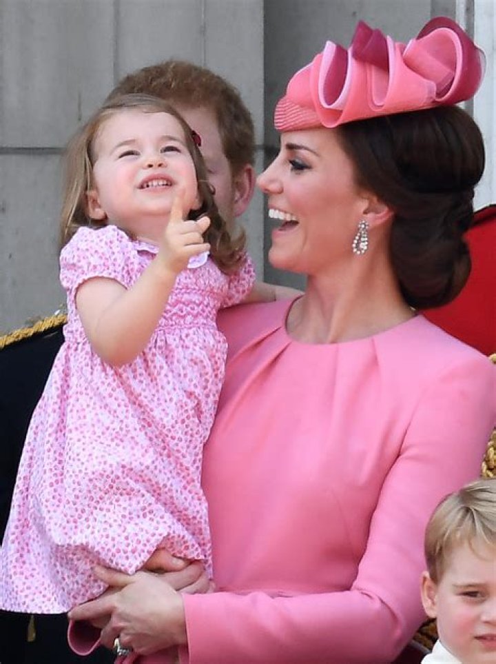Princess Charlotte & Kate Middleton In Matching Outfits: Phots – Hollywood Life