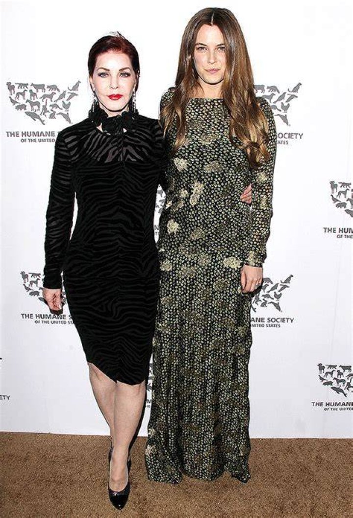 Priscilla Presley’s 1st Photos Amid Reports She’s Not Talking To Riley – Hollywood Life
