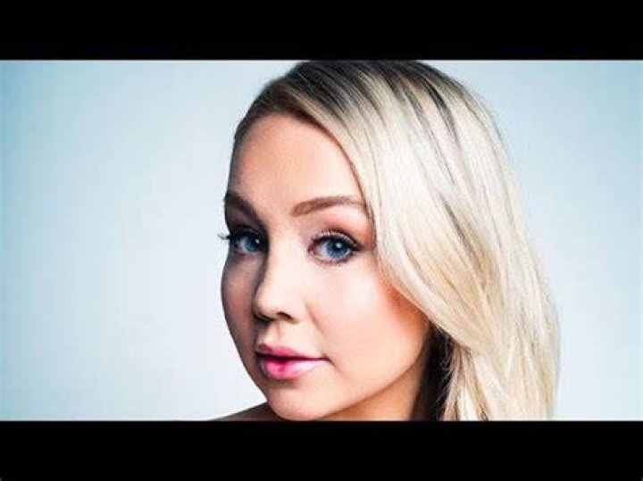 RaeLynn Reveals How She ‘Found Her Voice’ With ‘Confident & Unapologetic’ EP ‘Baytown’