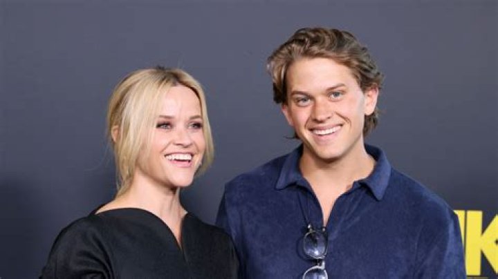 Reese Witherspoon & Son Deacon, 17, Look Like Twins In Sweet Sunset Selfie — See Pic