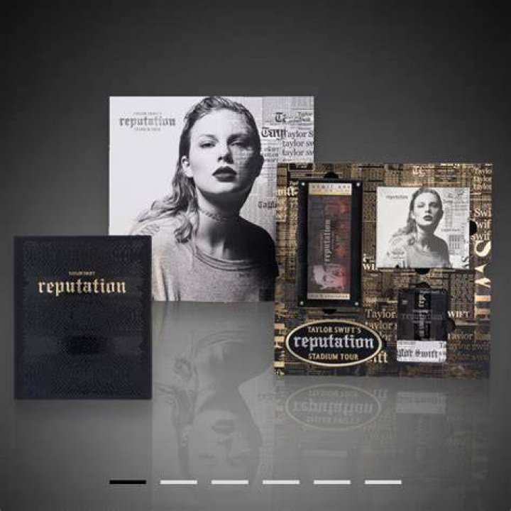 ‘Reputation’ Pop Up Shop — PICS