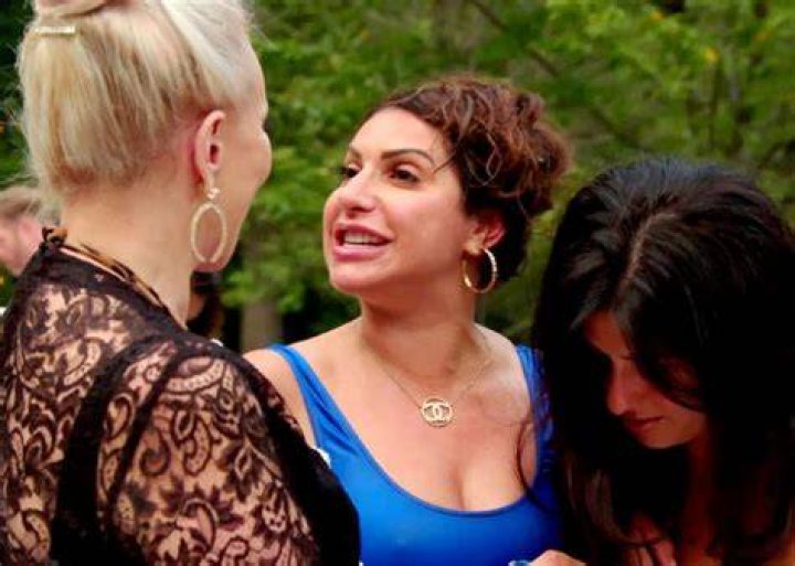 ‘RHONJ’: Jennifer Aydin Falls After Getting Drunk & Teresa Offers Jackie An Olive Branch
