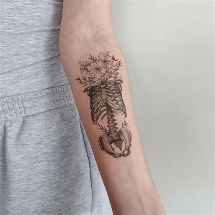 Rib Cage Ink Revealed For First Time – Hollywood Life