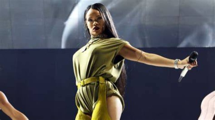 Rihanna Fans Flip Out After Singer Registers New Song ‘Private Loving’ 3 Years After ‘Anti’