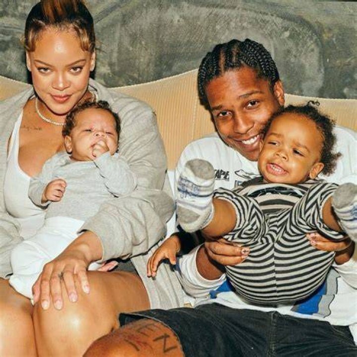 Rihanna Has ‘Baby Fever’: How She Plans To Be A Single Mom If She Can’t Find The Right Man