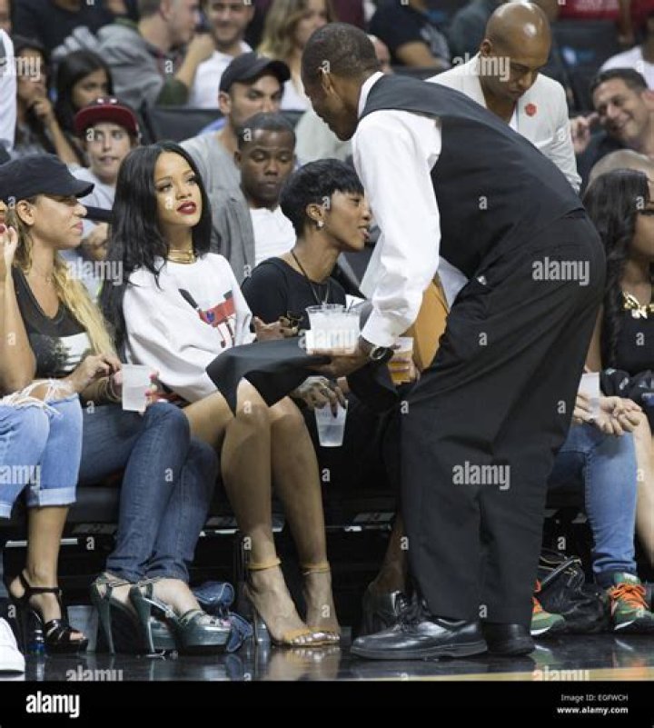 Rihanna Rocks Denim Short Shorts 2 Ways At Charity Basketball Game – Hollywood Life