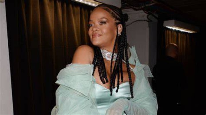 Rihanna Rocks Vintage Lace Corset For Spring Savage X Fenty Campaign – Hollywood Life