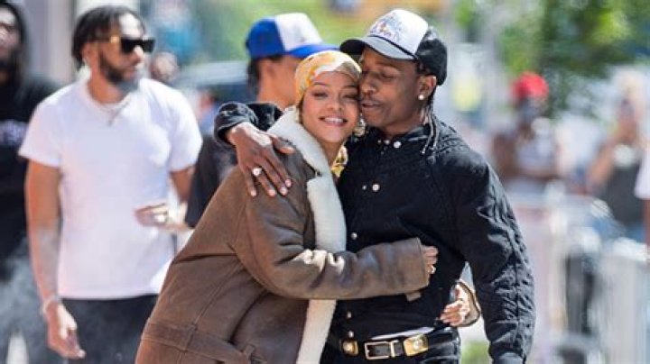 Rihanna’s Bump Photographer On Iconic Shoot – Hollywood Life