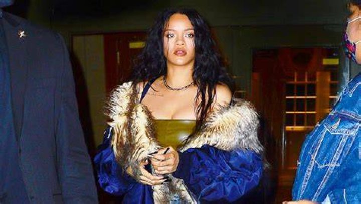 Rihanna’s Leather Tube Top In NYC – See Outfit Photos – Hollywood Life
