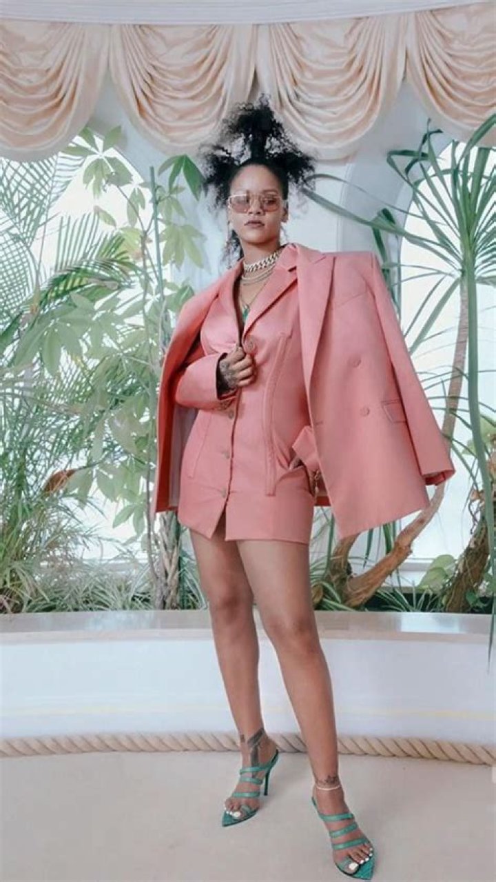 Rihanna’s Pink Top For Garage Magazine — Vintage Fashion Look – Hollywood Life