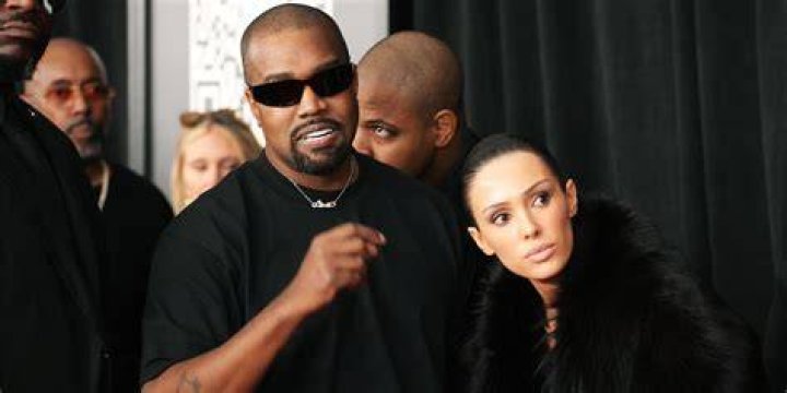 Rihanna’s Position In Kanye West’s ‘Famous’ — Who She’d Rather Be Next To – Hollywood Life