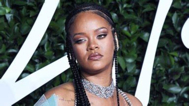 Rihanna’s Strapless Swimsuit & Sunglasses – Fenty Beauty Ad Photo – Hollywood Life