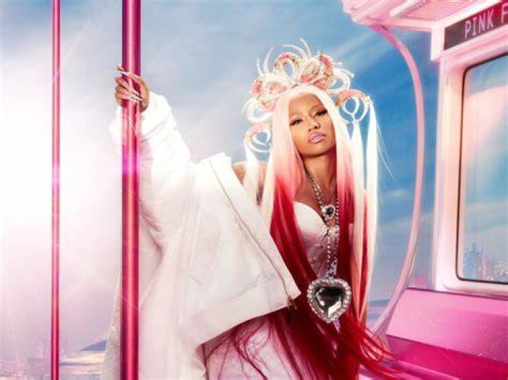 Rihanna Twerking to Nicki Minaj Song & Showing Off Flat Stomach – Hollywood Life