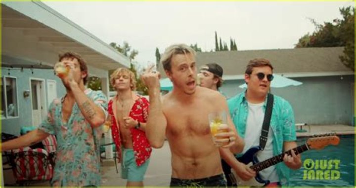 Riker Lynch &The Beachcombers’ Release ‘Escape (The Pina Colada Song)’ – Hollywood Life